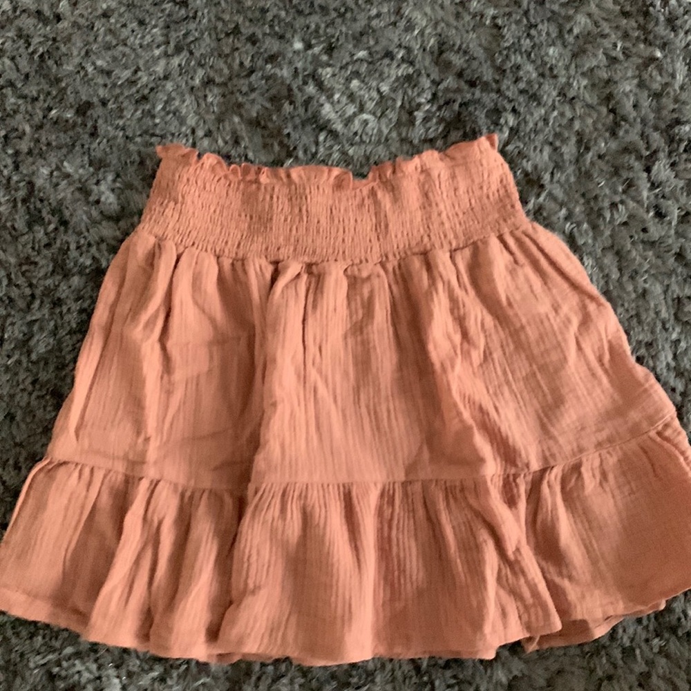 beige skirt